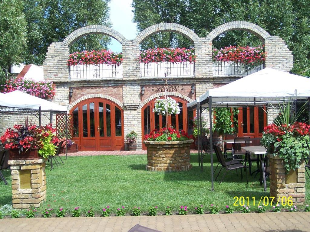 Bajor Panzio Bed and Breakfast Kecskemét Exteriör bild