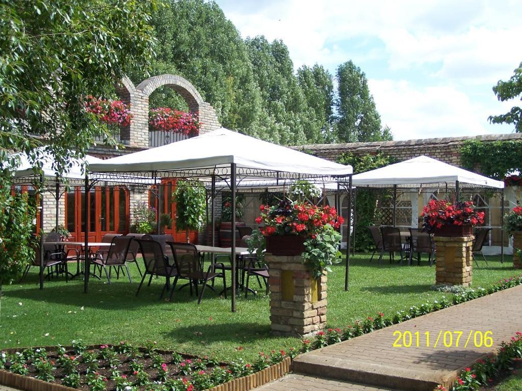 Bajor Panzio Bed and Breakfast Kecskemét Exteriör bild